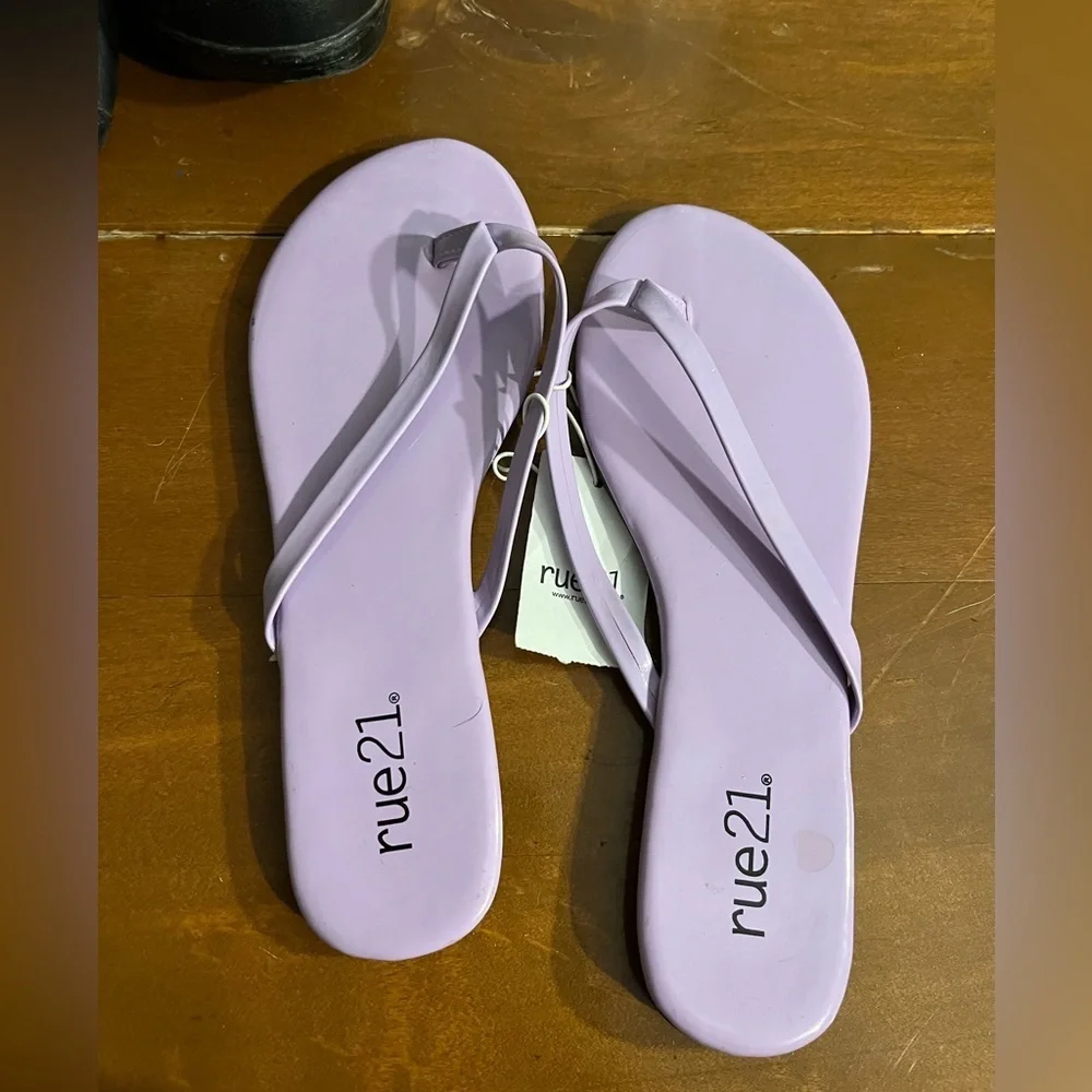 RUE 21 purple flip flops - Picture 1 of 9